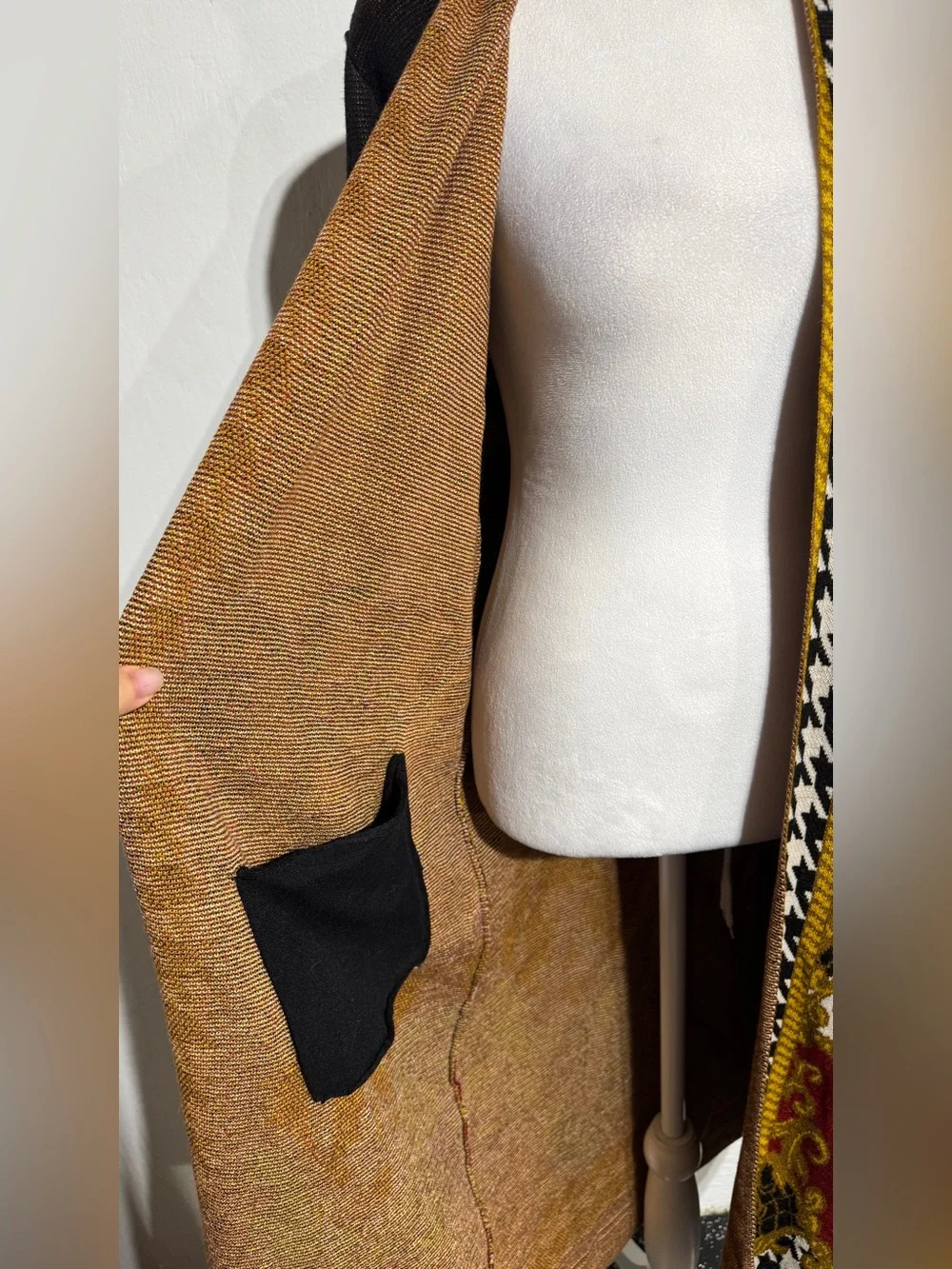 MAXSPORT Long Black & Gold Patterned Open Cardigan Sweater LARGE